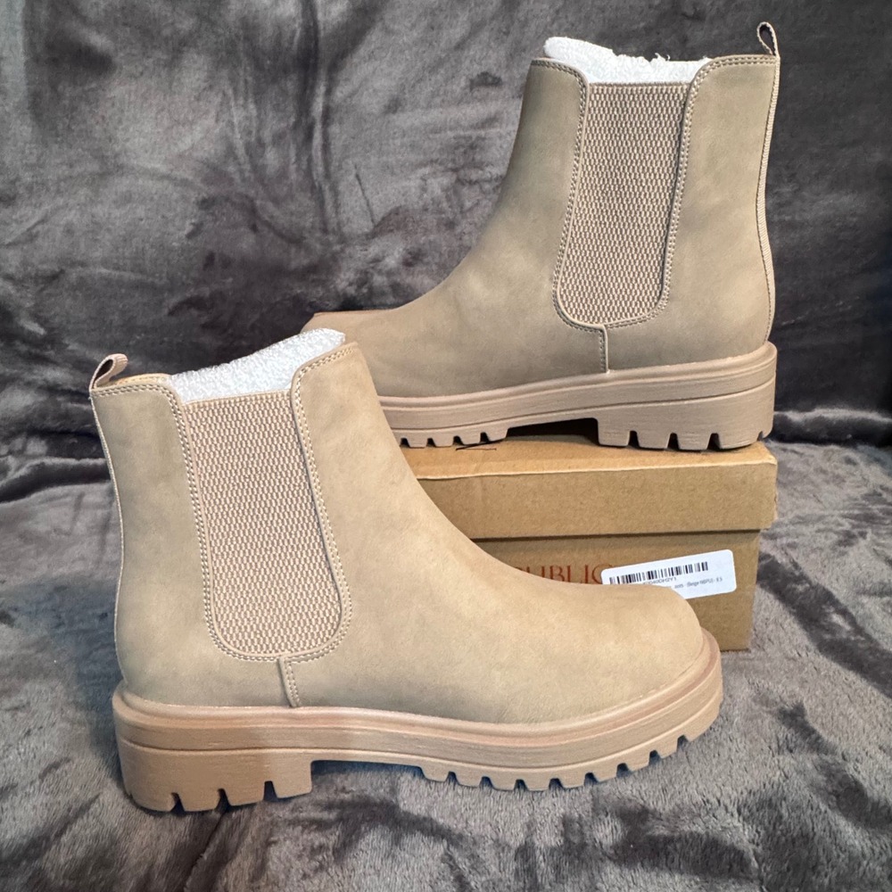 NEW Marco Republic Women 8.5 Chelsea Lug Sole Portland Beige Ankle Boots - Picture 8 of 13